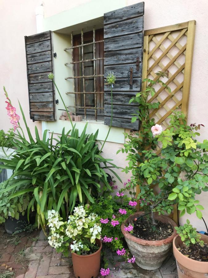 Una Casa Di Campagna Dossobuono Exterior photo
